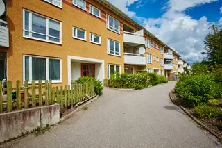 Allmogeplatsen 12